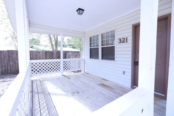 $1,350 | 321 Michael Circle, Mary Esther, FL 32569