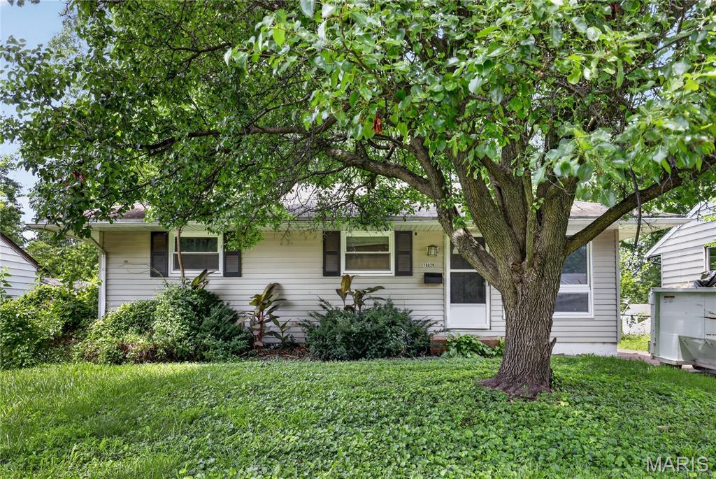 10829 Glen Garry Road St. Louis, MO 63137 - Photo 3 of 23