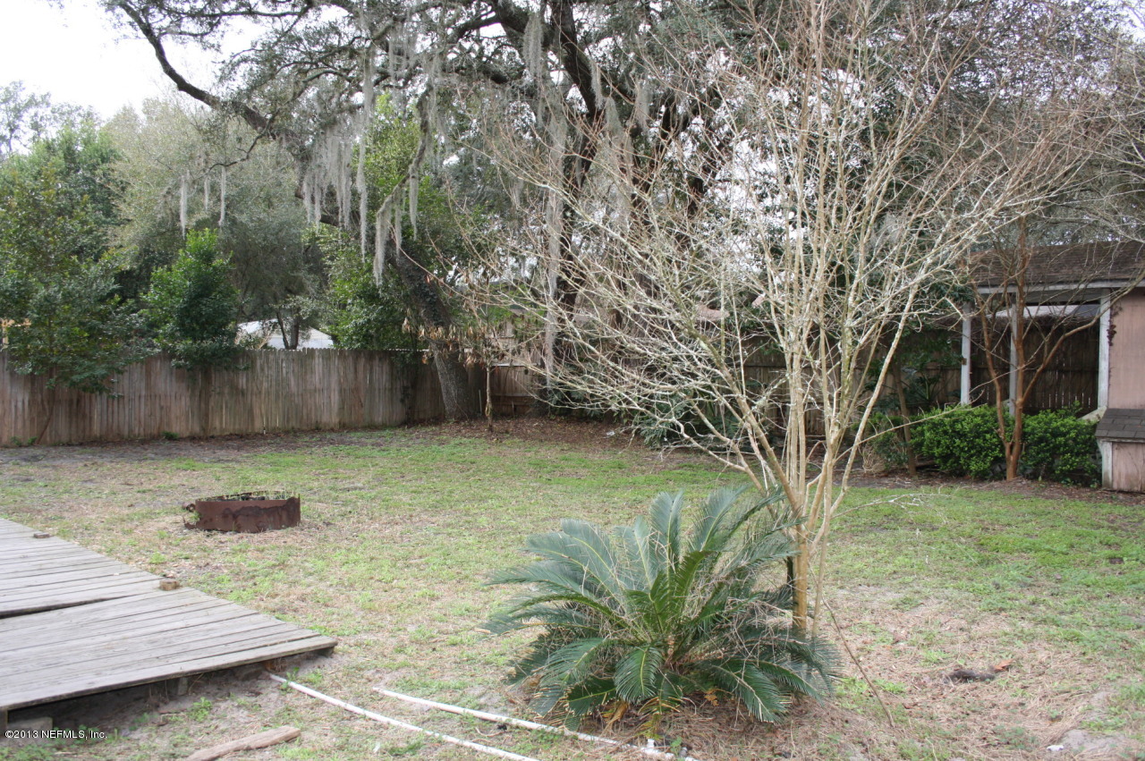 12880 Beaubien Road Jacksonville, FL 32258 - Photo 16 of 20 a backyard of a house with table and chairs