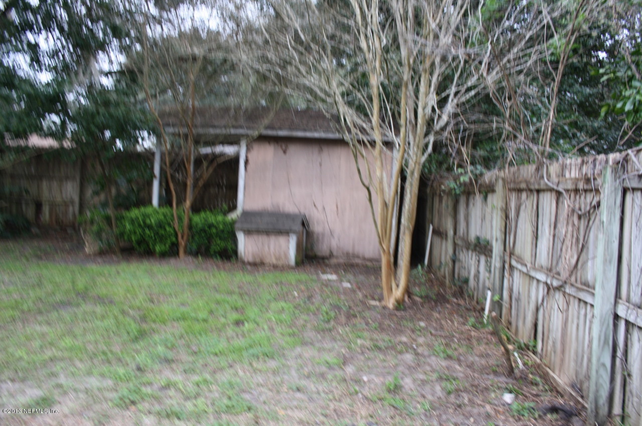12880 Beaubien Road Jacksonville, FL 32258 - Photo 17 of 20 a view of backyard with wooden fence and large trees