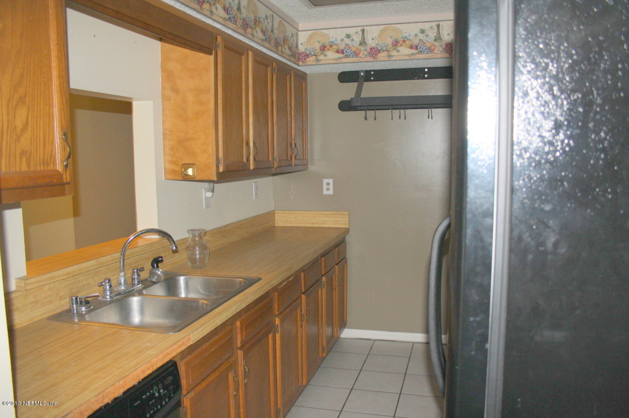 12880 Beaubien Road Jacksonville, FL 32258 - Photo 4 of 20 a bathroom with a double vanity sink and a mirror