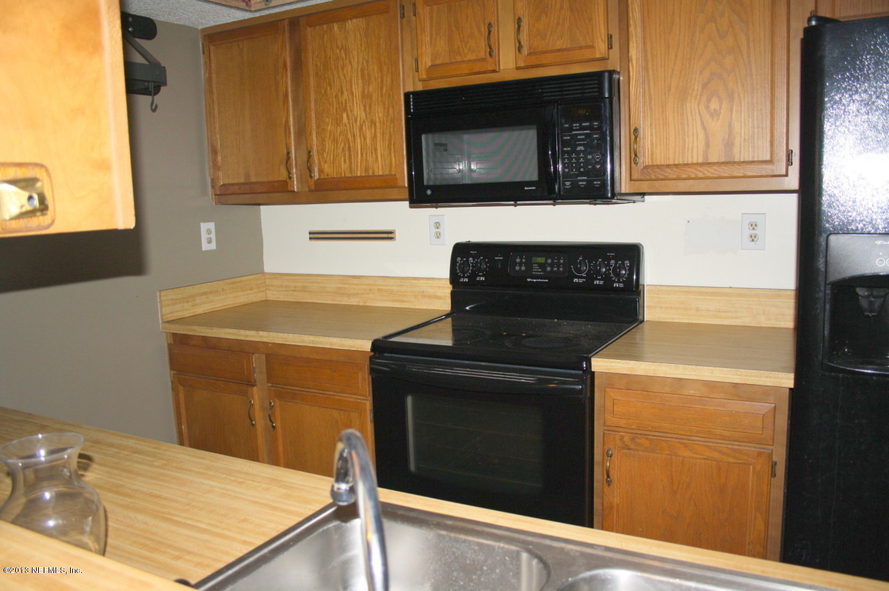 12880 Beaubien Road Jacksonville, FL 32258 - Photo 6 of 20 a kitchen with a stove and a microwave