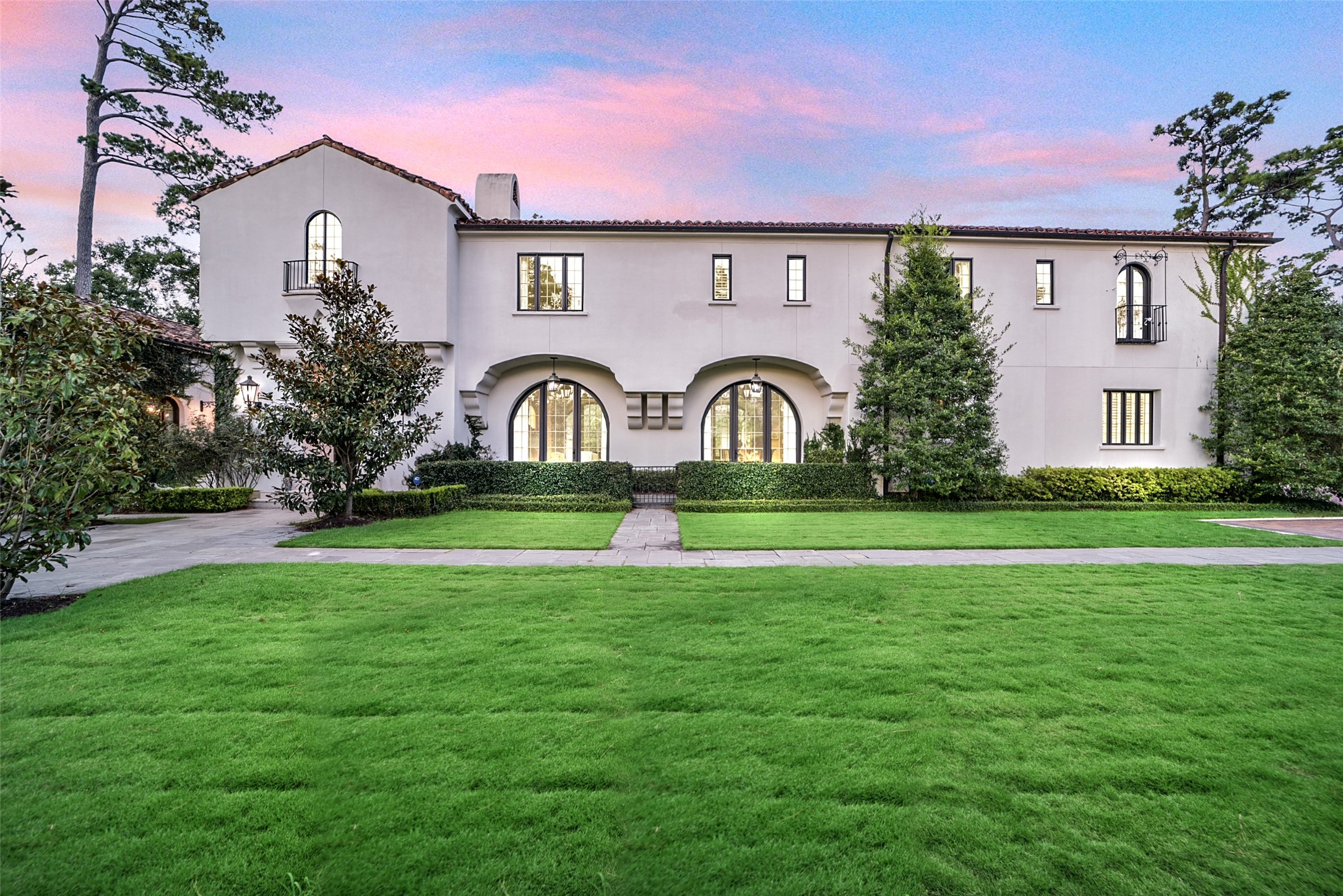 252 Piney Point Road Houston, TX 77024 - Photo 28 of 46 Stately custom estate offers an amazing lifestyle.