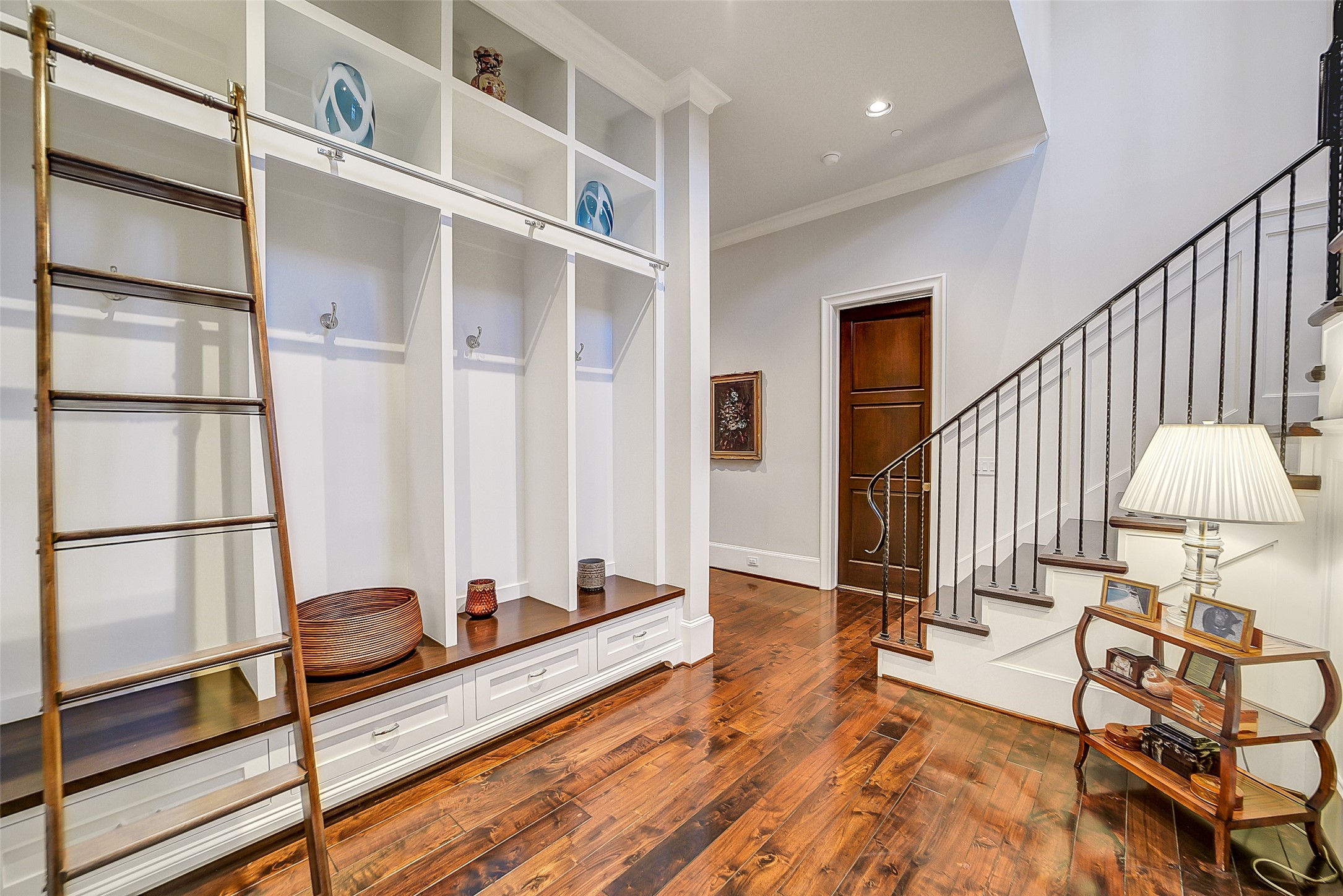 252 Piney Point Road Houston, TX 77024 - Photo 29 of 46 This exceptional mudroom offers convenience with an additional laundry area. Return staircase leads to the upstairs family rooms.
