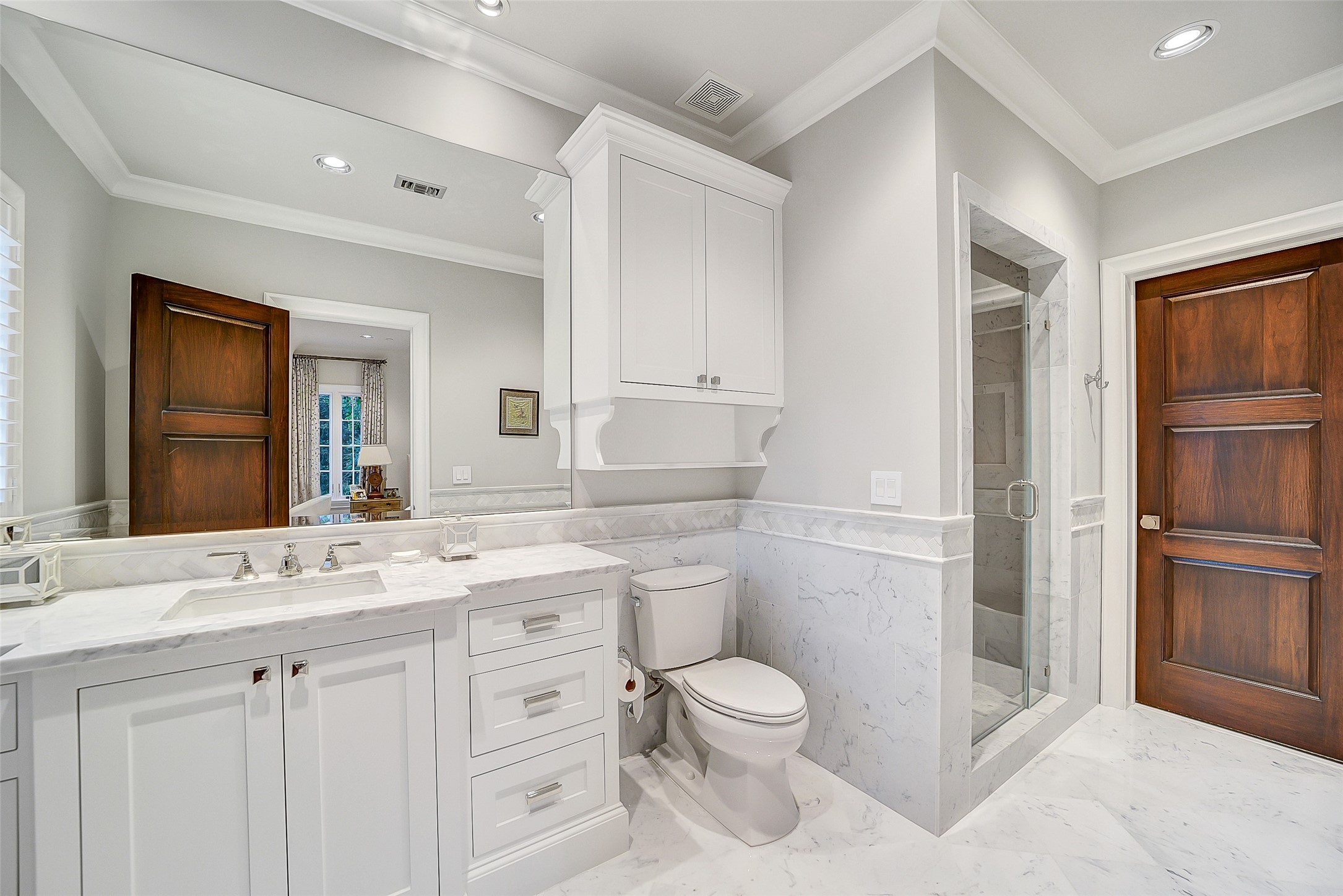 252 Piney Point Road Houston, TX 77024 - Photo 43 of 46 The en-suite bathroom features top-tier finishes.