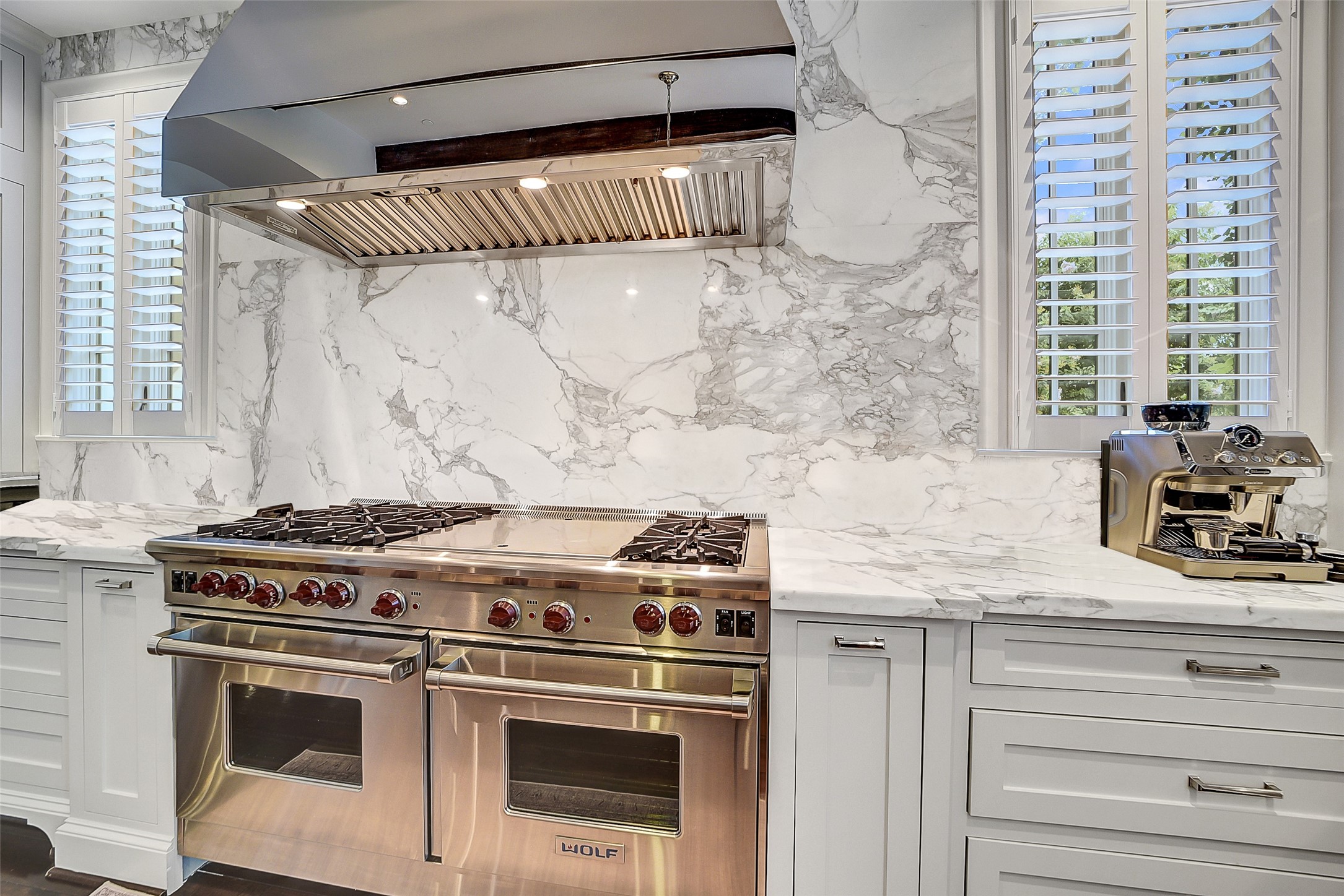 252 Piney Point Road Houston, TX 77024 - Photo 8 of 46 The kitchen is equipped with a Thermador six-burner gas range with griddle and double ovens, flanked by convenient pull-out spice racks on either side.