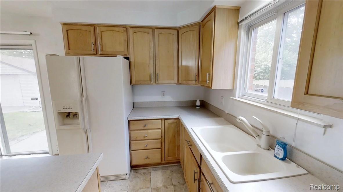 11128 Erdmann Road Sterling Heights, MI 48314 - Photo 9 of 24 09 Kitchen 4.jpg