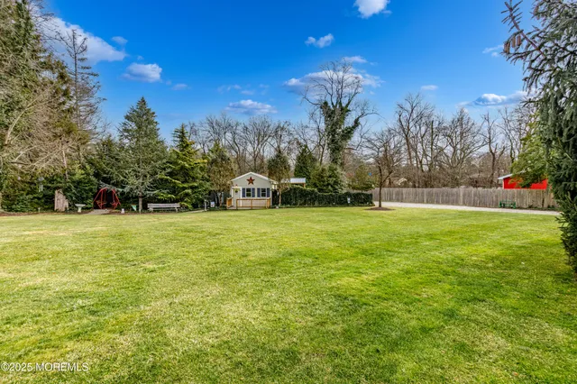 a view of yard with green space
