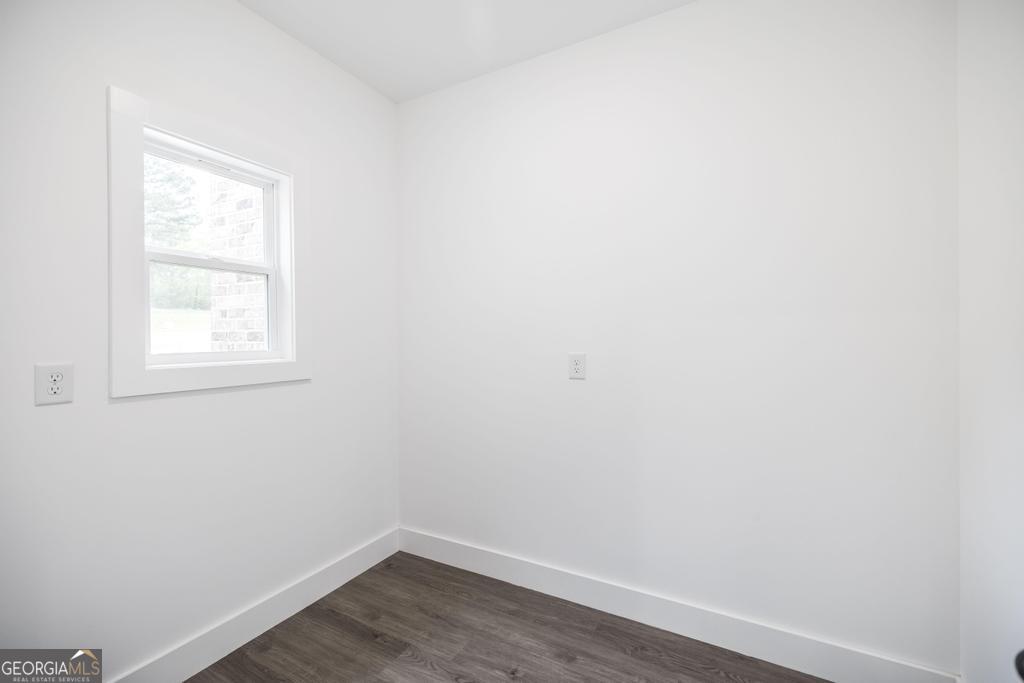 87 River Ridge Drive Hawkinsville, GA 31036 - Photo 25 of 65 an empty room with a window