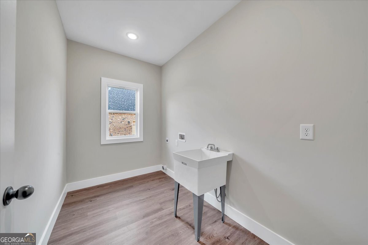 87 River Ridge Drive Hawkinsville, GA 31036 - Photo 50 of 65 a workspace with furniture and a window