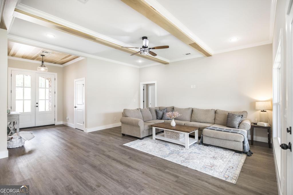 87 River Ridge Drive Hawkinsville, GA 31036 - Photo 9 of 65 a living room with furniture and a ceiling fan