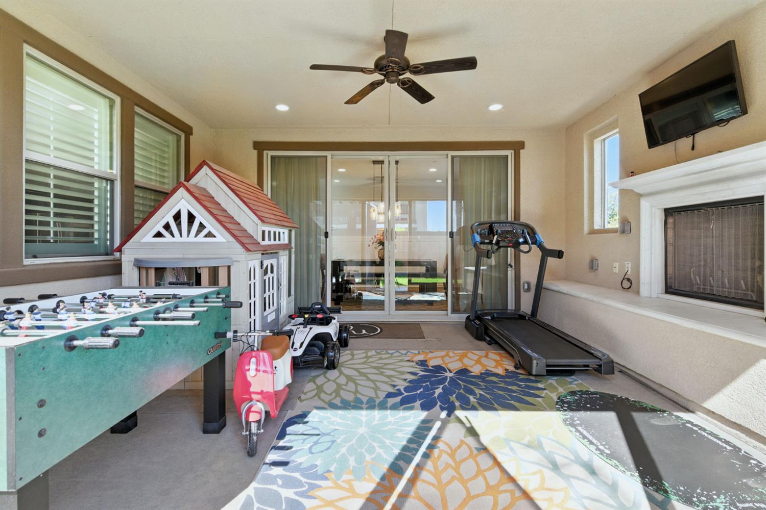 18200 Broadmoor Way Lathrop, CA 95330 - Photo 41 of 48 exercise area featuring a ceiling fan