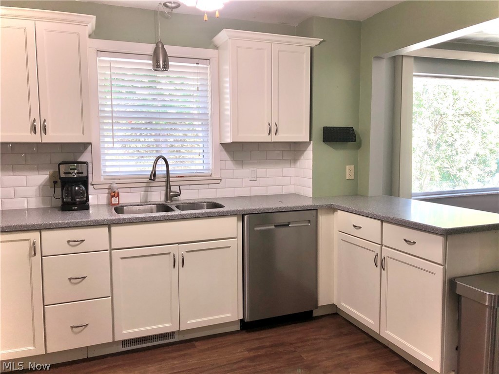 5955 Dailey Road New Franklin, OH 44319 - Photo 7 of 21