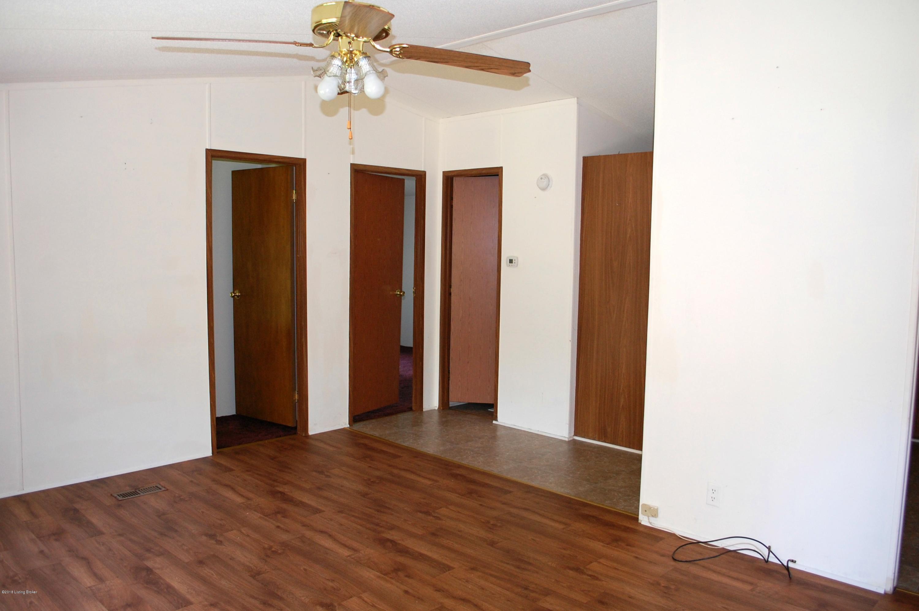 1321 Simpson Creek Road Bloomfield, KY 40008 - Photo 4 of 29 living room
