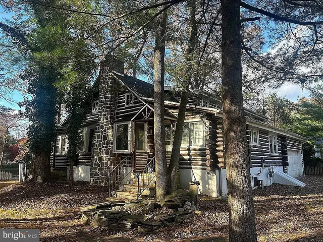 $825,000 | 227 East Lake Boulevard, Medford, NJ 08055