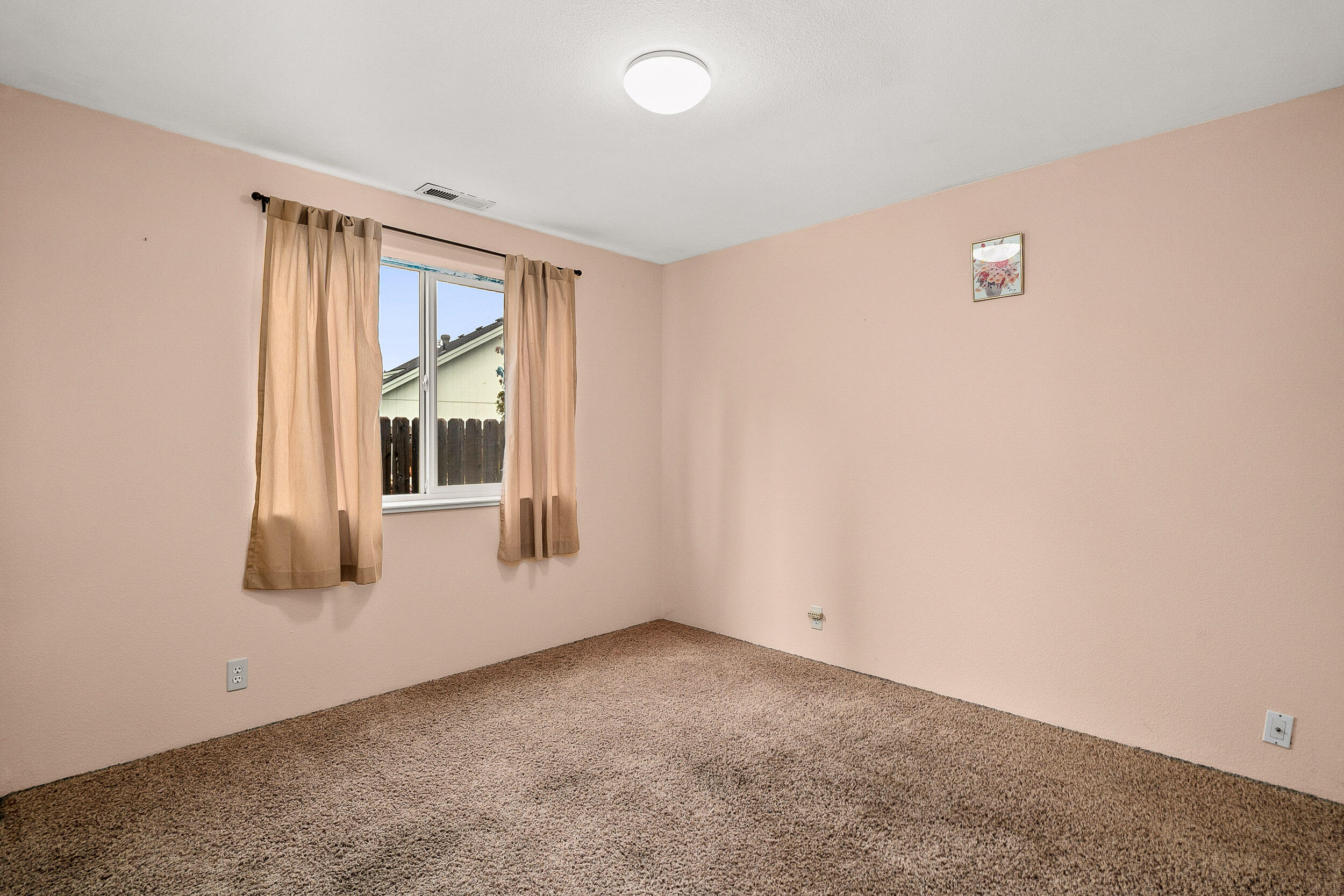 1590 West Harbeck Road Grants Pass, OR 97527 - Photo 22 of 38 Bedroom 2