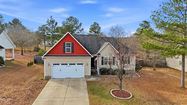 a view of front a house with a yard