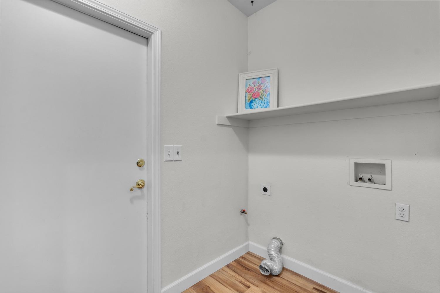 2573 Applegate Avenue Clovis, CA 93611 - Photo 18 of 26 a bathroom with a shower