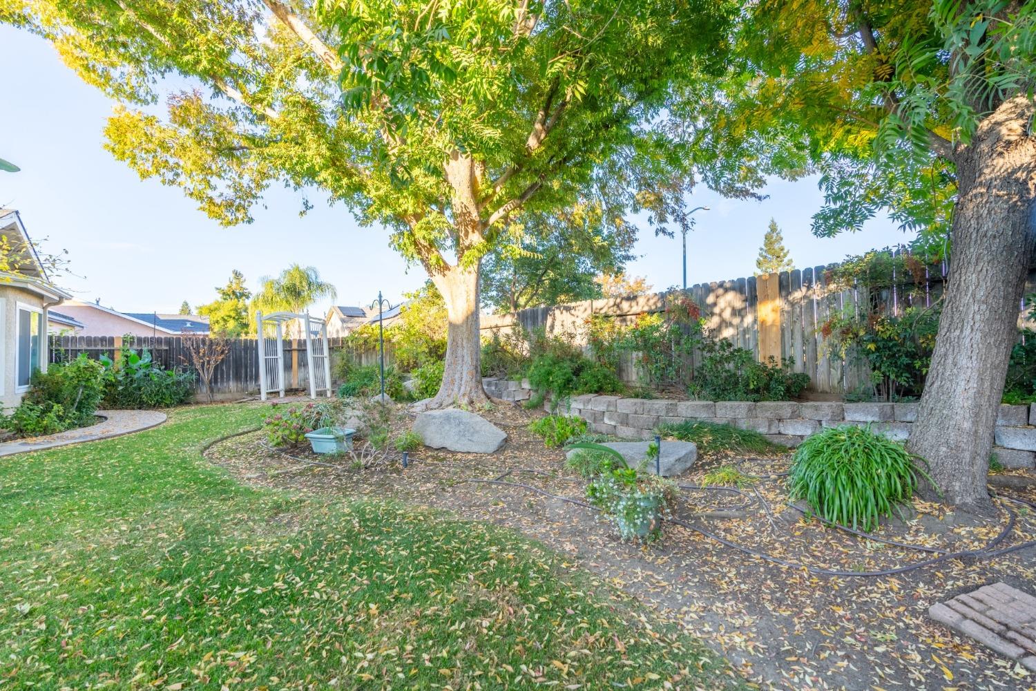 2573 Applegate Avenue Clovis, CA 93611 - Photo 22 of 26 a view of a chair and table in the garden