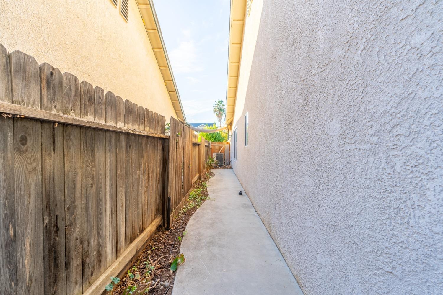 2573 Applegate Avenue Clovis, CA 93611 - Photo 25 of 26 a view of a pathway of a wooden fence