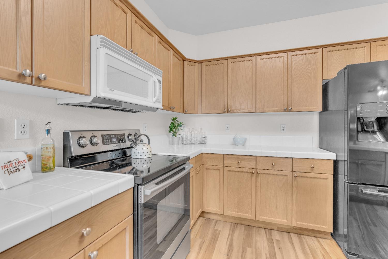 2573 Applegate Avenue Clovis, CA 93611 - Photo 10 of 26 a kitchen with cabinets appliances and a counter space