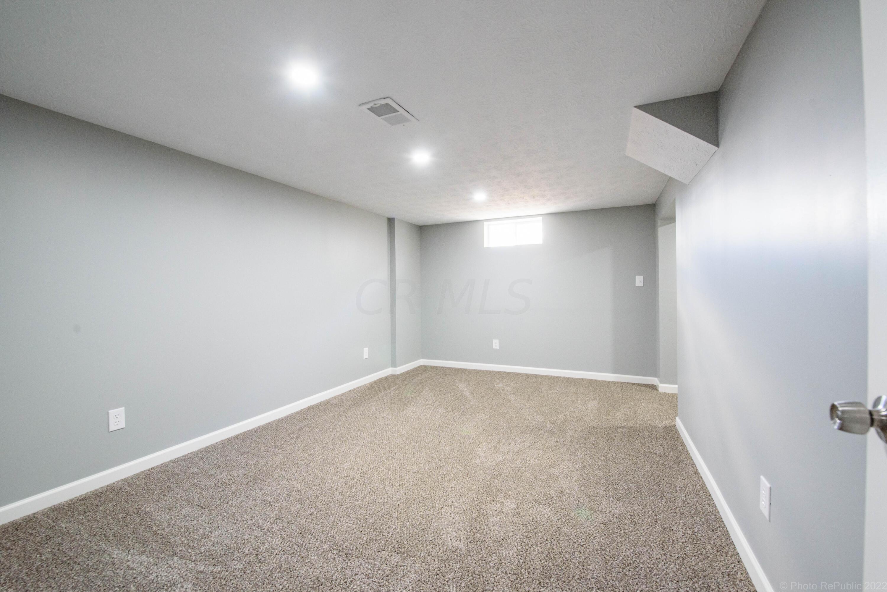 934 Reeb Avenue Columbus, OH 43207 - Photo 14 of 25 Rec Room in basement