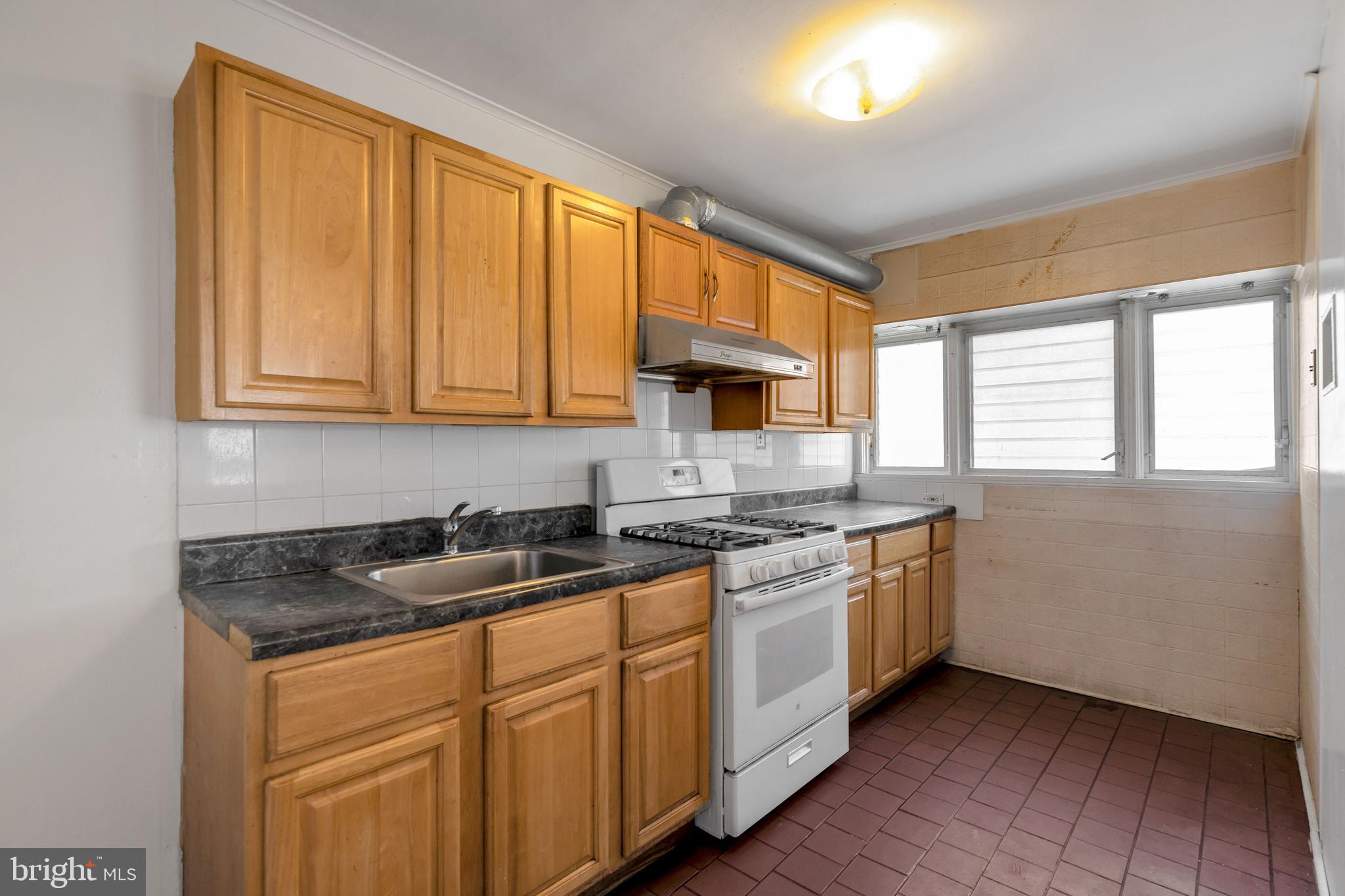 235 Shirley Road Upper Darby, PA 19082 - Photo 9 of 24