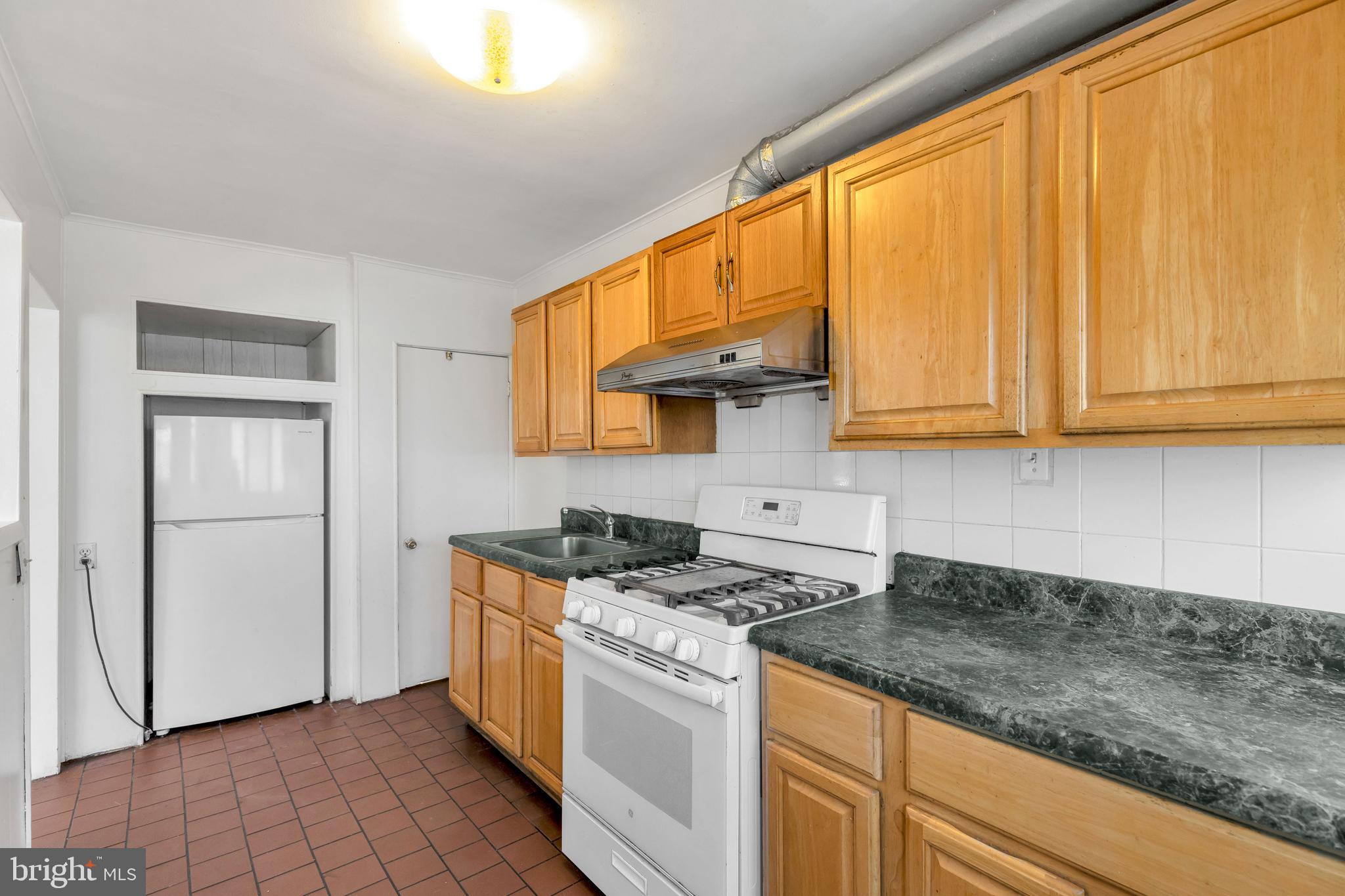 235 Shirley Road Upper Darby, PA 19082 - Photo 10 of 24