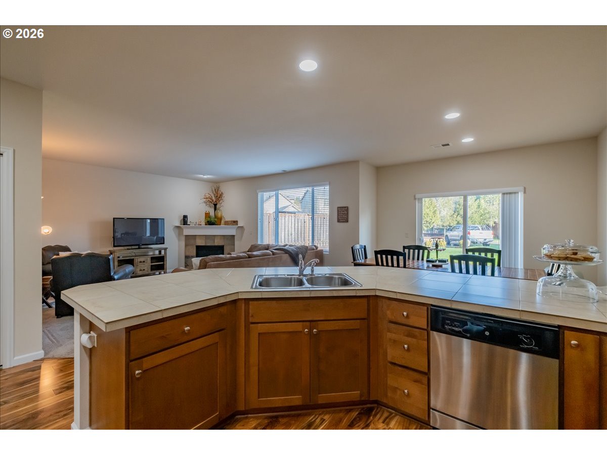 2943 Northwest Corktree Lane Albany, OR 97321 - Photo 16 of 39