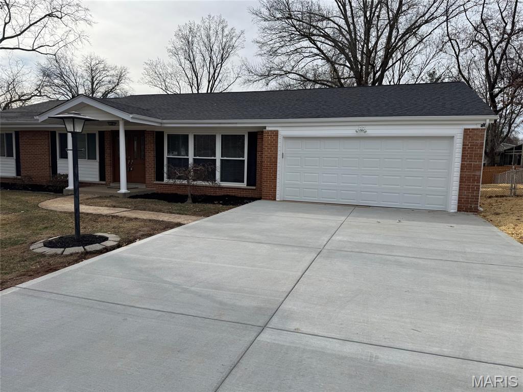 701 Fernview Drive Creve Coeur, MO 63141 - Photo 2 of 33