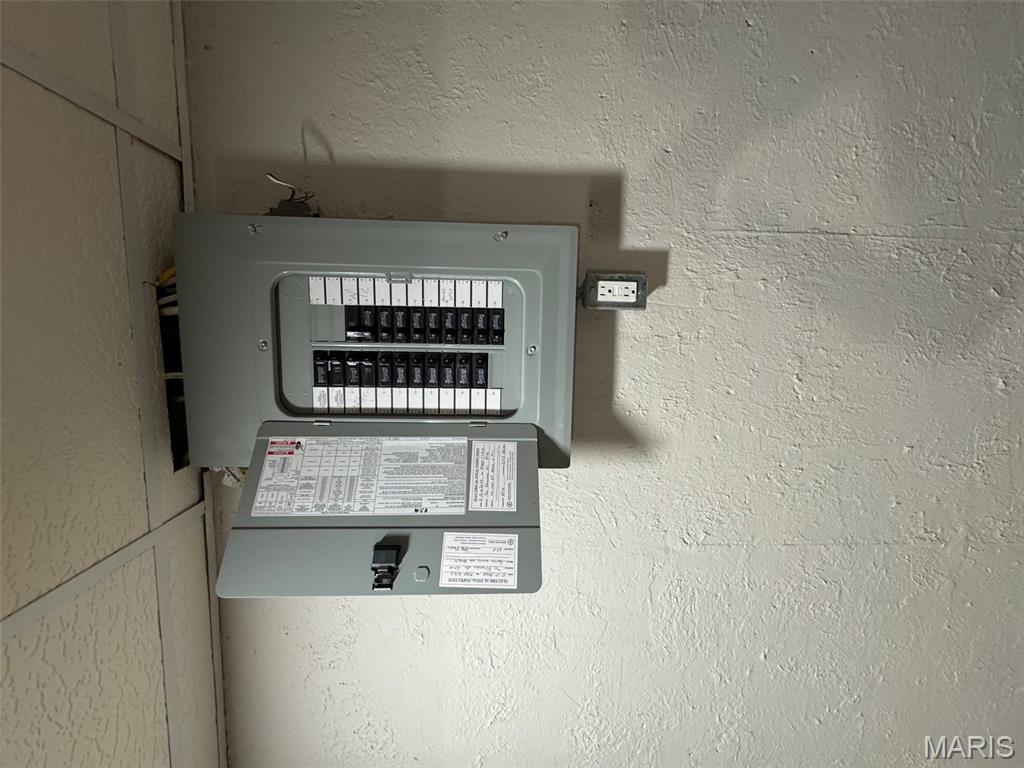 701 Fernview Drive Creve Coeur, MO 63141 - Photo 27 of 33