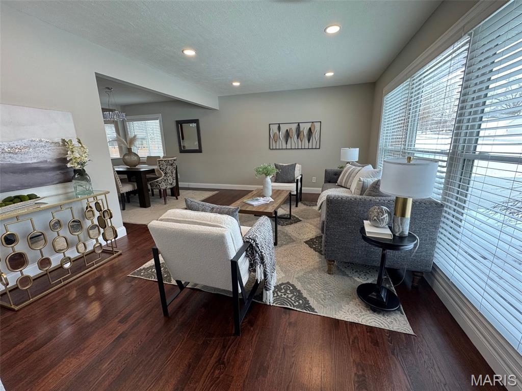 701 Fernview Drive Creve Coeur, MO 63141 - Photo 3 of 33