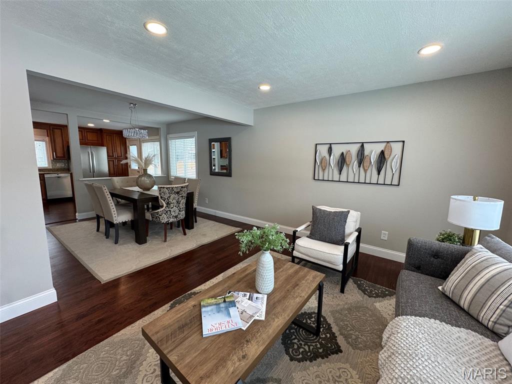 701 Fernview Drive Creve Coeur, MO 63141 - Photo 4 of 33