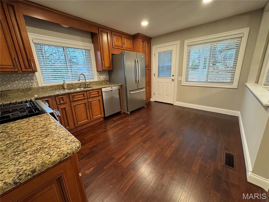 701 Fernview Drive Creve Coeur, MO 63141 - Photo 5 of 33