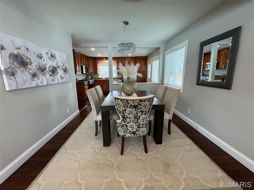 701 Fernview Drive Creve Coeur, MO 63141 - Photo 9 of 33