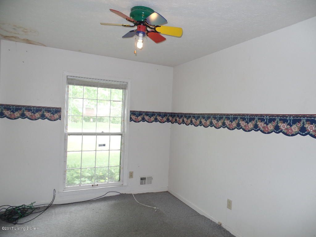 5613 Axbridge Road Louisville, KY 40216 - Photo 7 of 30 SAM_3768