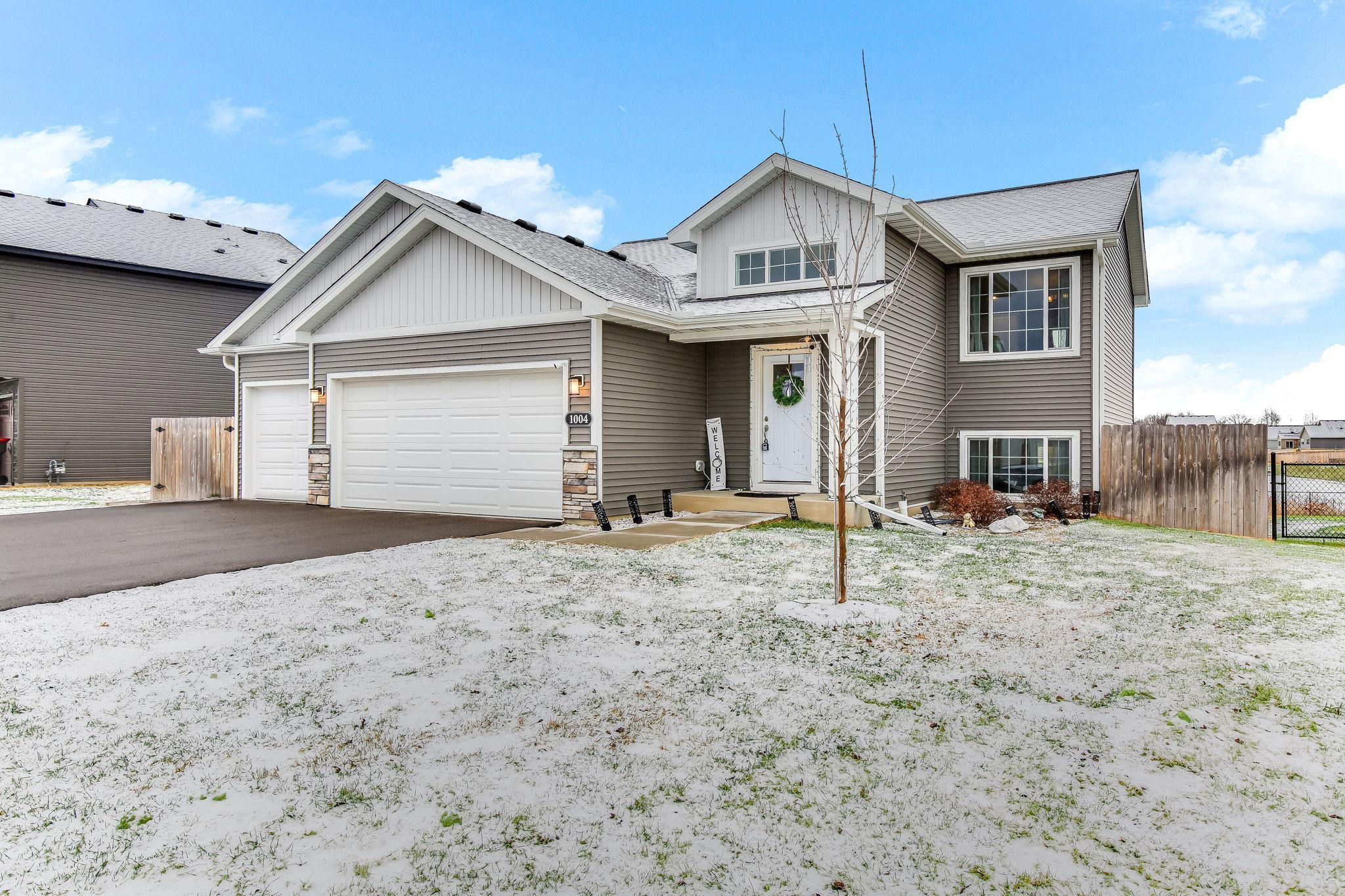 1004 Triumph Trail Isanti, MN 55040 - Photo 3 of 42