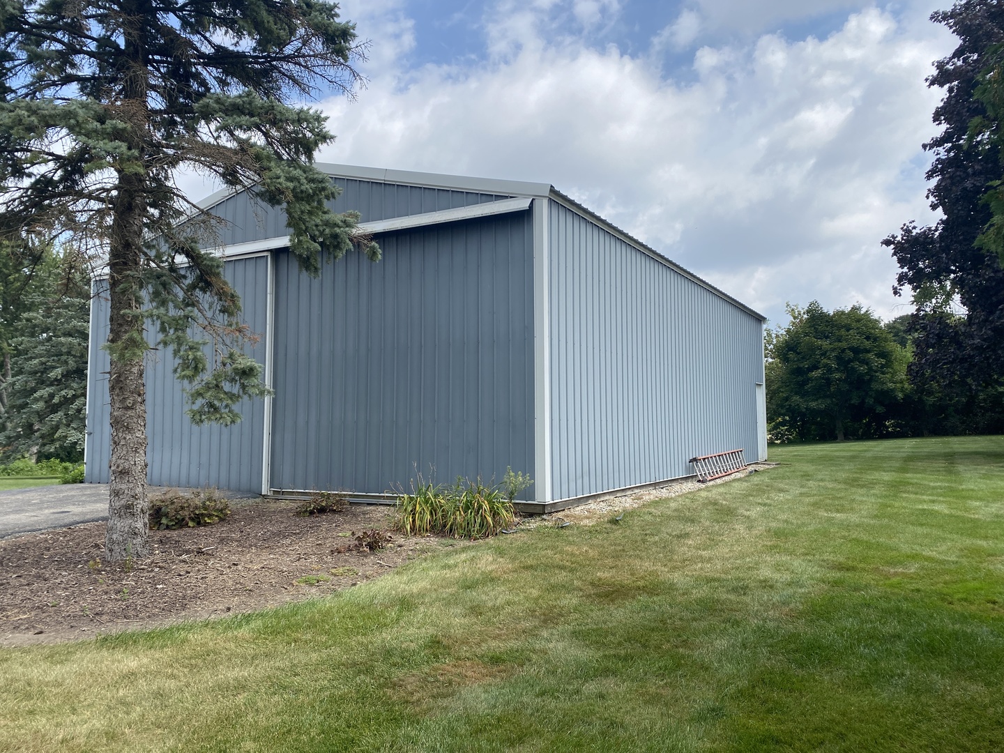 3308 Stieg Road Woodstock, IL 60098 - Photo 20 of 27 a backyard of a house with lots of green space