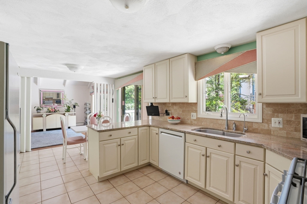 202 Hampton Road Sharon, MA 02067 - Photo 7 of 42