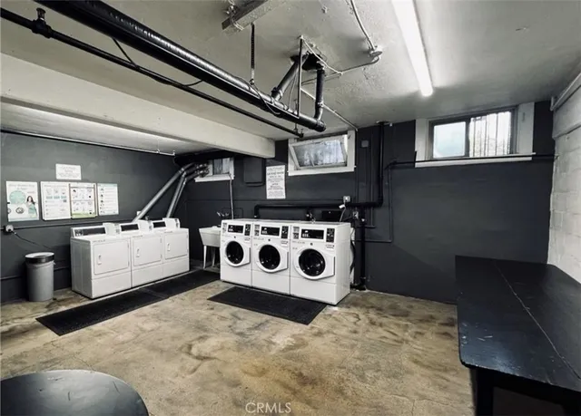 $1,800 | 325 West 3rd Street, Long Beach, CA 90802