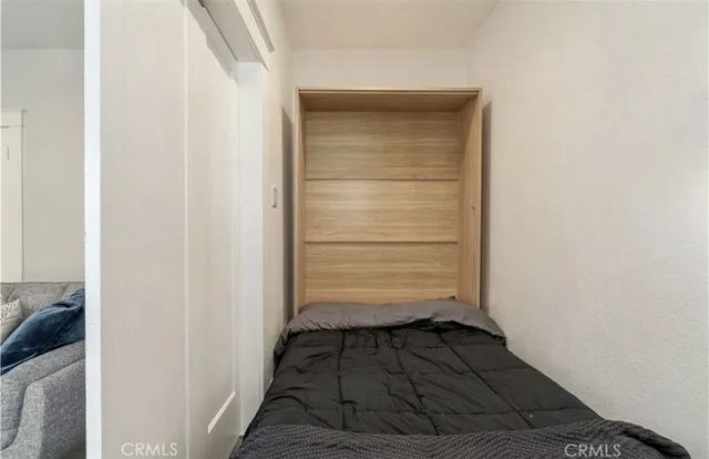 $1,800 | 325 West 3rd Street, Long Beach, CA 90802