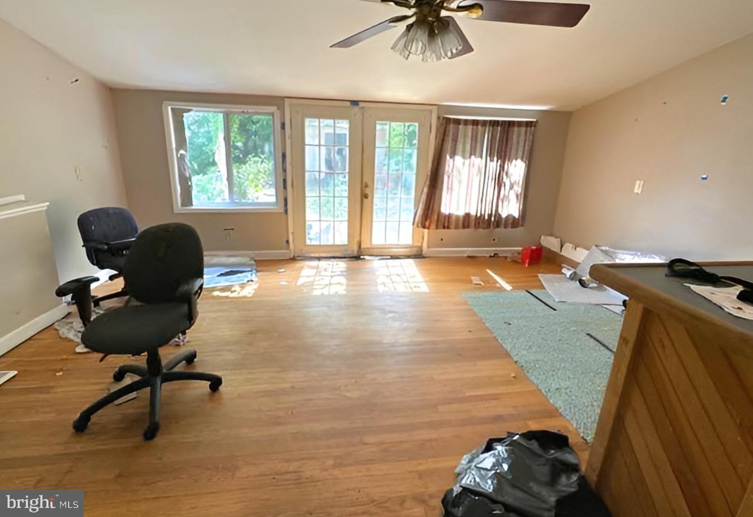 3130 Bero Road Halethorpe, MD 21227 - Photo 7 of 12 Living Room