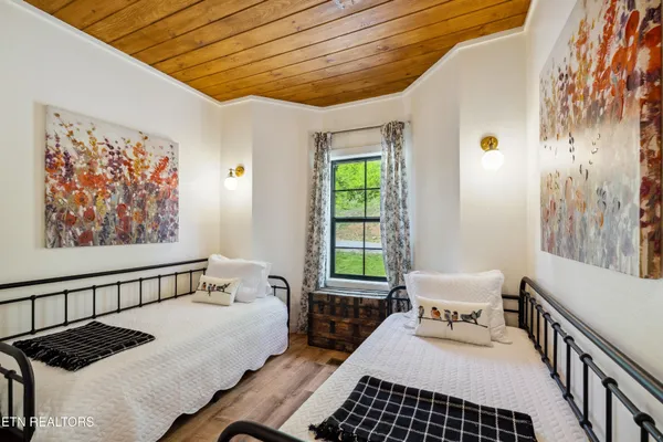 $1,200,000 | 1315 Still Mountain Way, Dandridge, TN 37725