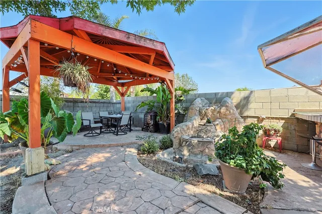 a view of a chair and table in backyard