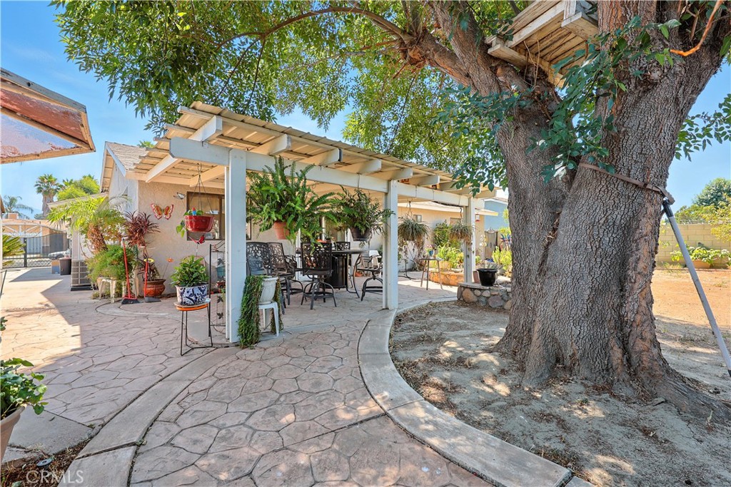 769 Harding Street Hemet, CA 92543 - Photo 28 of 29 an outdoor space with sitting space