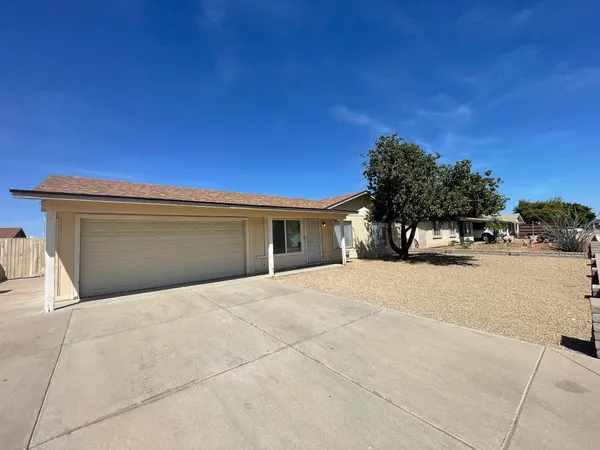 $1,885 | 10902 West Montecito Avenue, Phoenix, AZ 85037