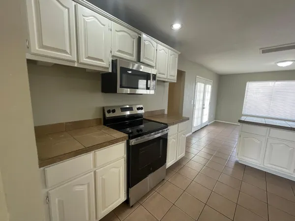 $1,885 | 10902 West Montecito Avenue, Phoenix, AZ 85037