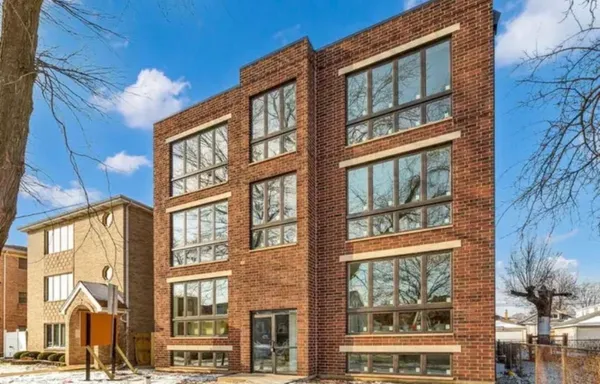 $3,200 | 2536 North 72nd Court, Unit 2N, Elmwood Park, IL 60707