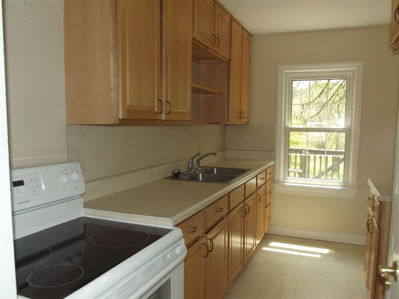402 East Rockingham Street Elkton, VA 22827 - Photo 4 of 13 Gallery Image 4