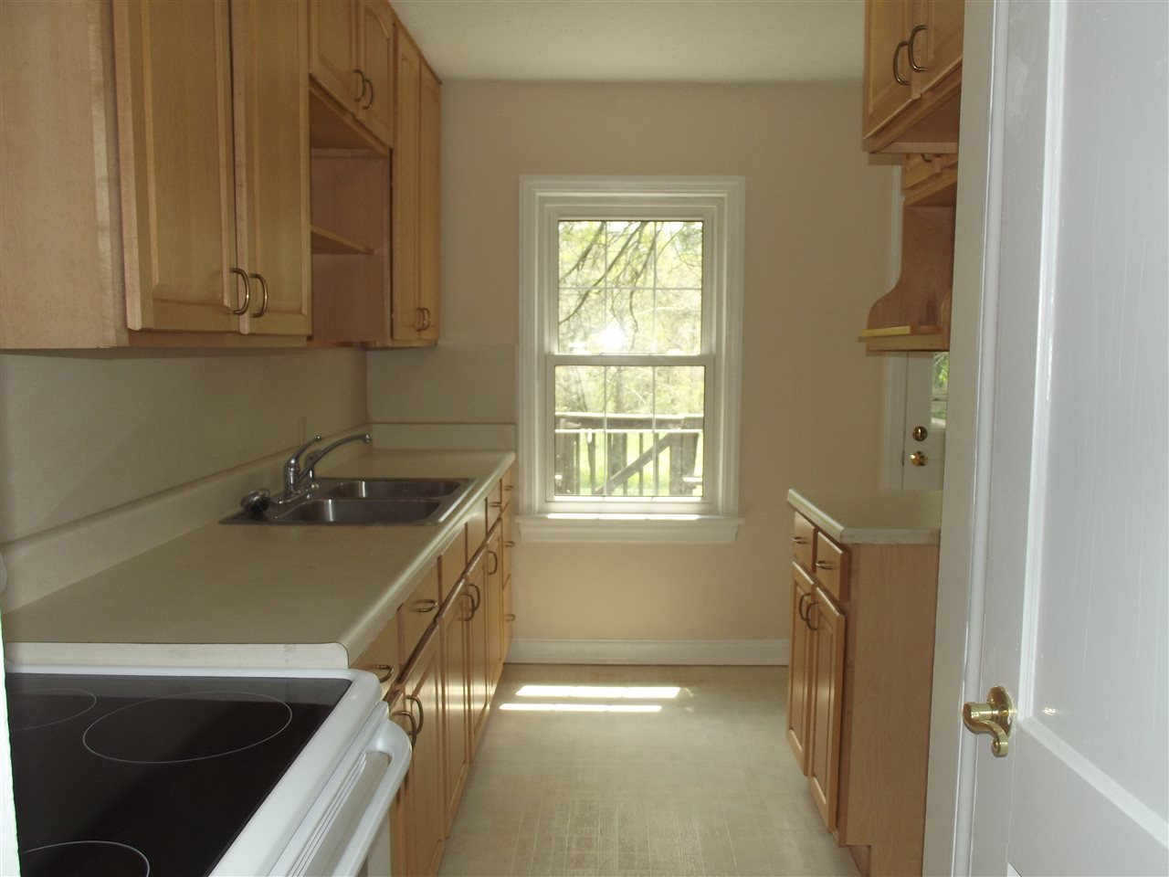402 East Rockingham Street Elkton, VA 22827 - Photo 5 of 13 Gallery Image 5